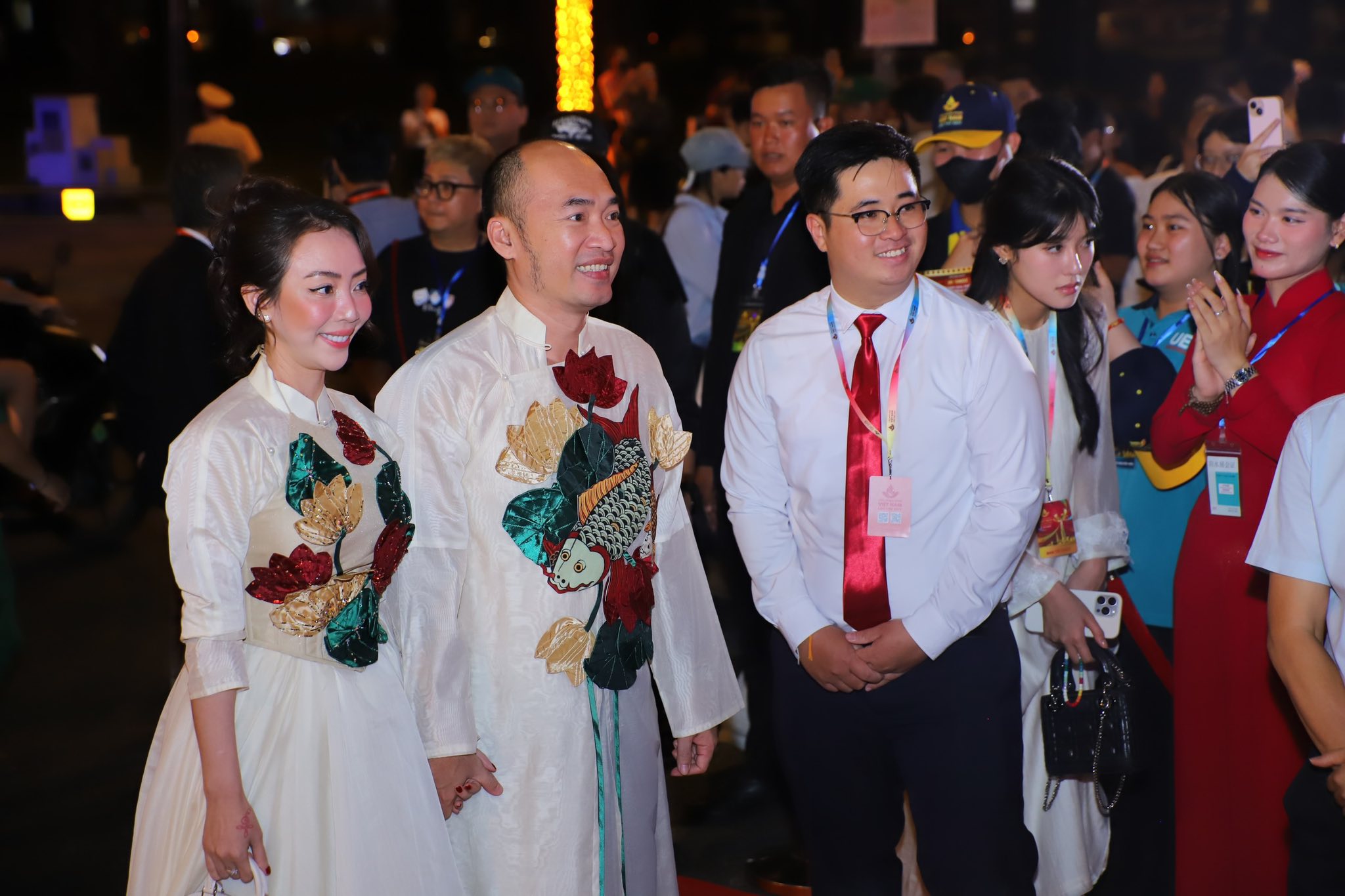 Vợ chồng Lý Hải và dàn sao Mưa đỏ tỏa sáng thảm đỏ Liên hoan phim Việt Nam - Ảnh 7.