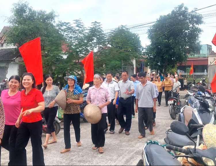 Bữa cơm kết đoàn, ấm tình người của người dân làng Hổ - Ảnh 11.