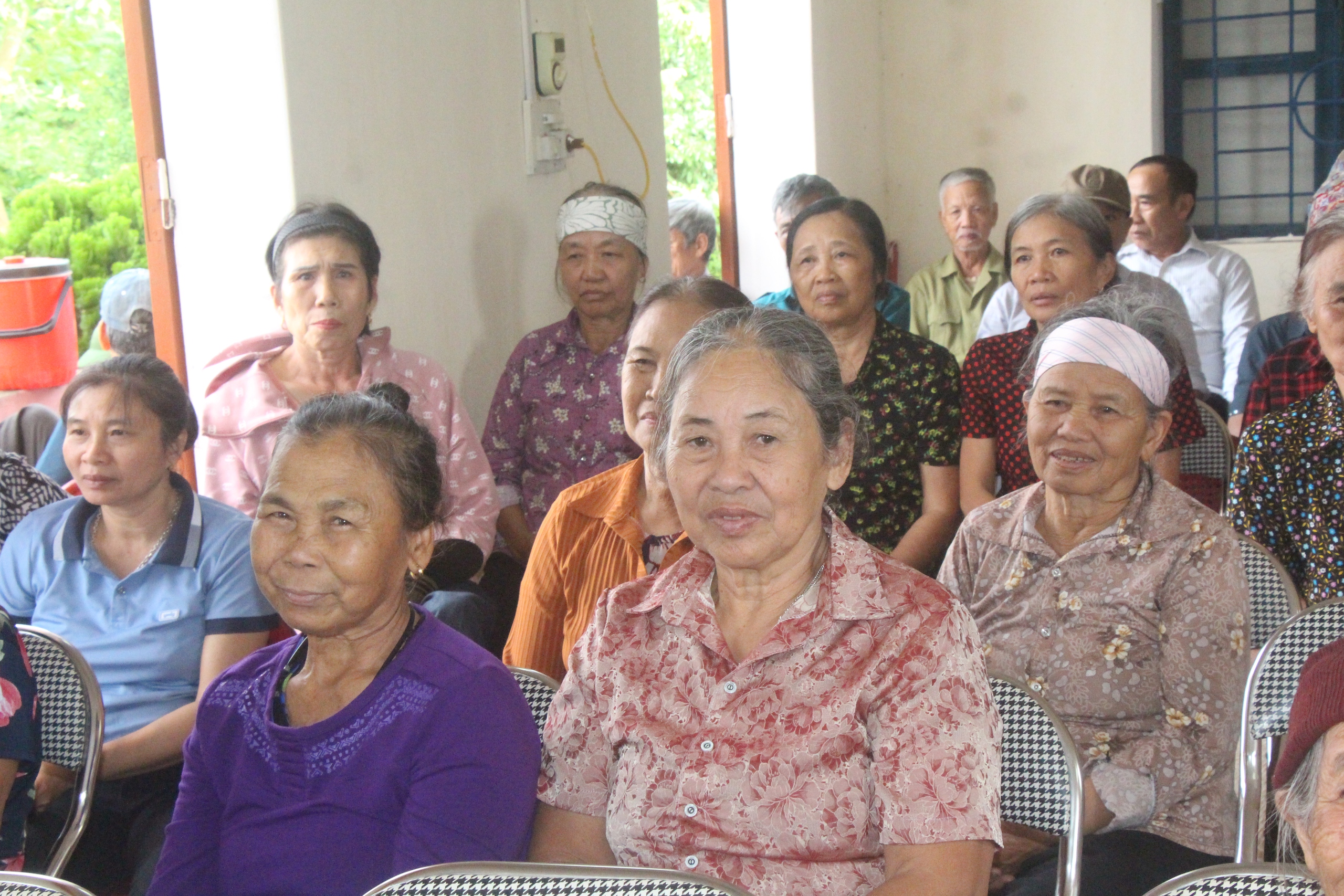 Bữa cơm kết đoàn, ấm tình người của người dân làng Hổ - Ảnh 3.