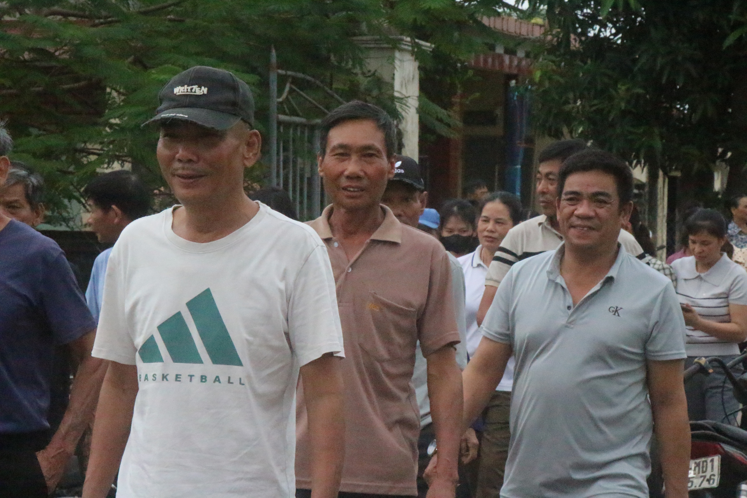 Bữa cơm kết đoàn, ấm tình người của người dân làng Hổ - Ảnh 9.