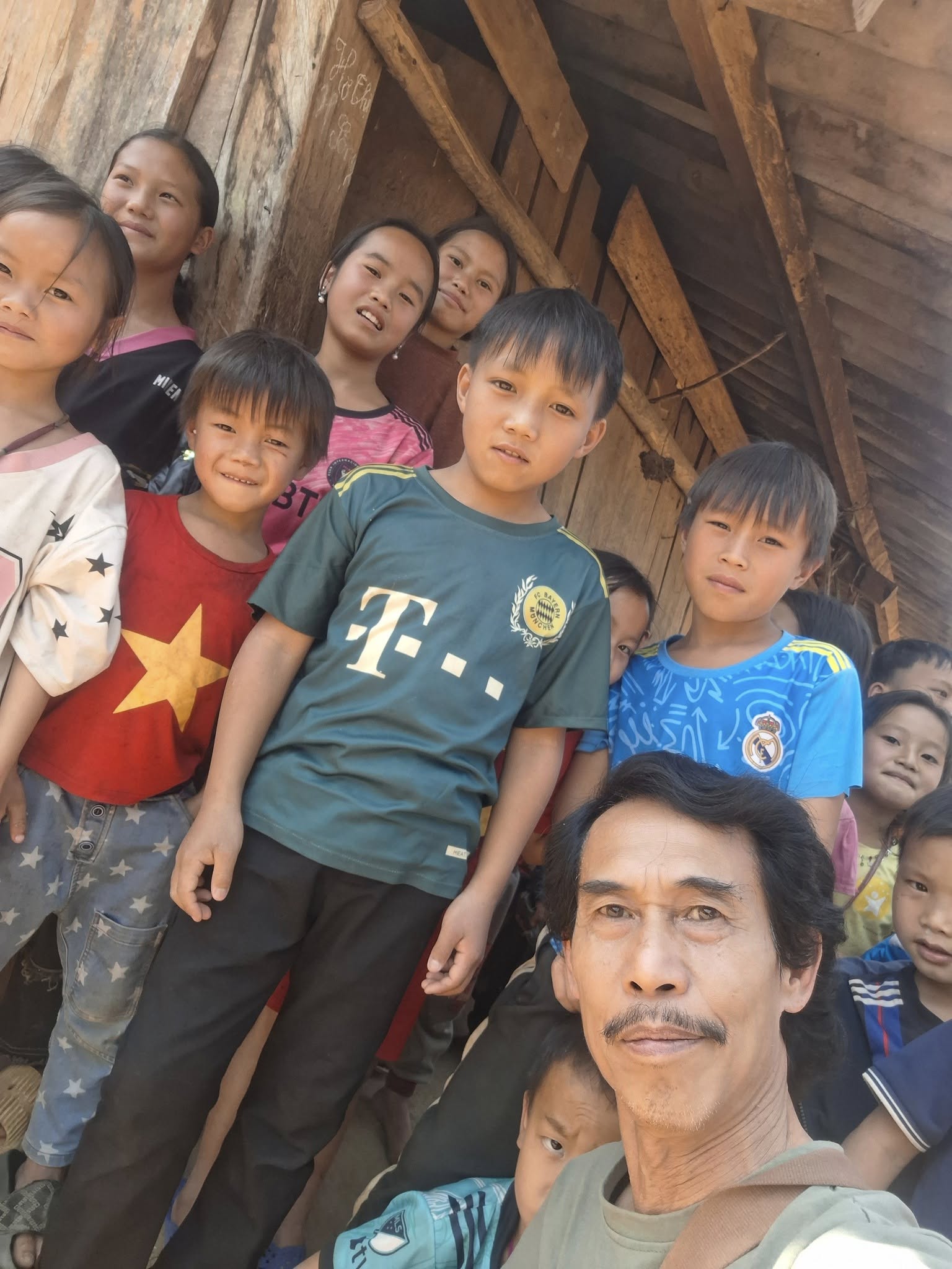 Cuộc sống nghỉ hưu của NSƯT Phú Đôn bên vợ trẻ kém 25 tuổi - Ảnh 8. Cuộc sống nghỉ hưu của NSƯT Phú Đôn bên vợ trẻ kém 25 tuổi - Ảnh 8.