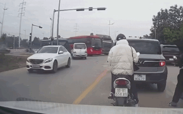 Lạng Sơn: Kết đắng cho t&agrave;i xế &ocirc; t&ocirc; đi kiểu 'kh&ocirc;n lỏi', vượt ẩu tr&ecirc;n Quốc lộ 1 - Ảnh 1.