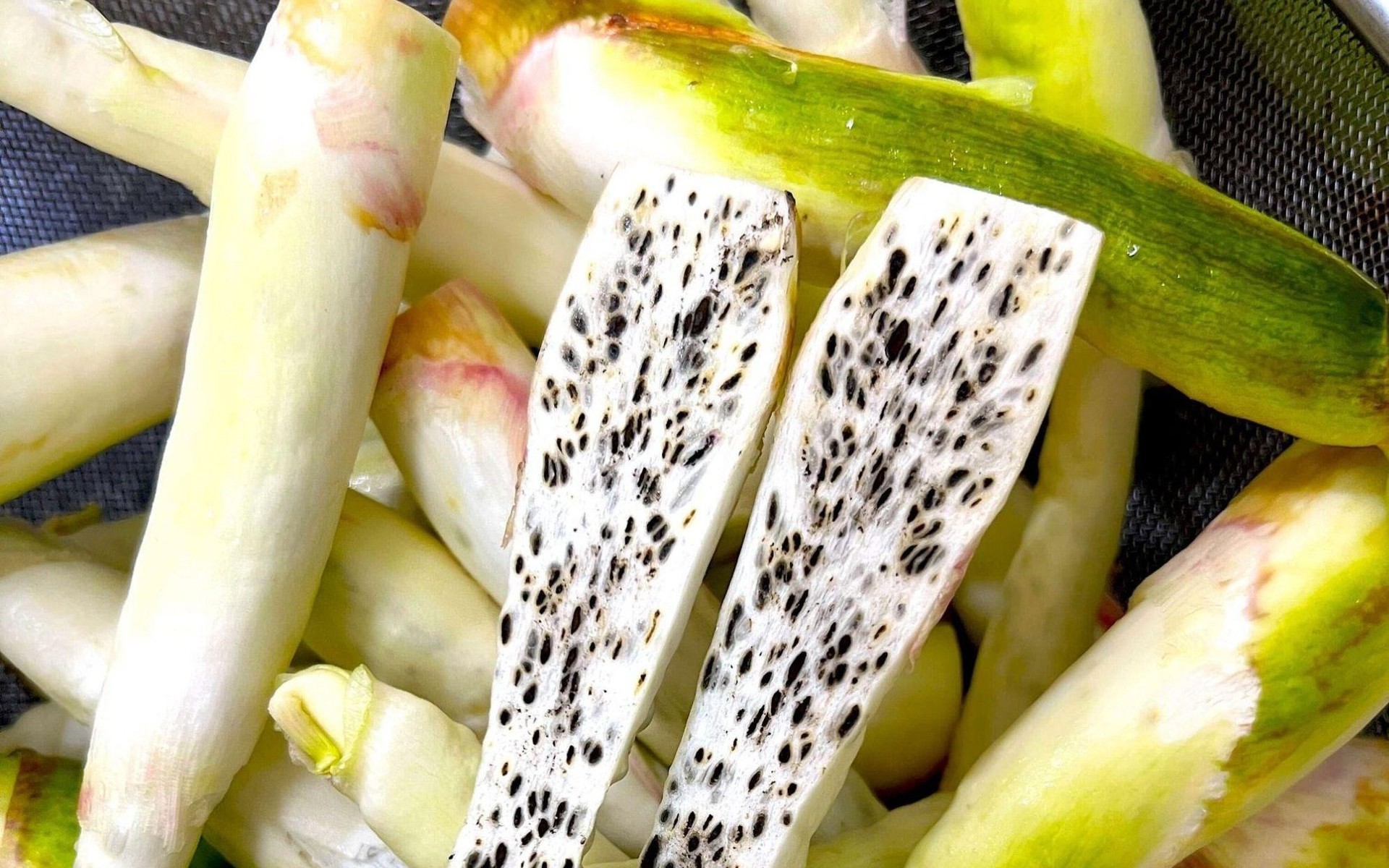 Món ngon ngày lạnh: Cách làm sạch để bì lợn không còn bị hôi và gợi ý 2 món ngon ấm bụng dễ làm - Ảnh 7.