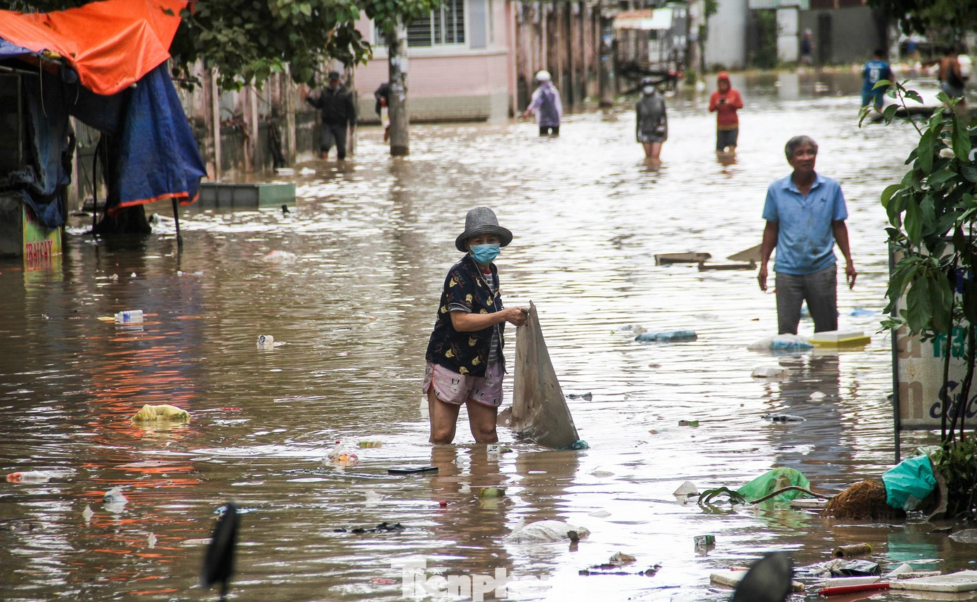 Mưa lũ làm 85 người chết và mất tích, người dân đang cần thuốc men, hoá chất - Ảnh 1.