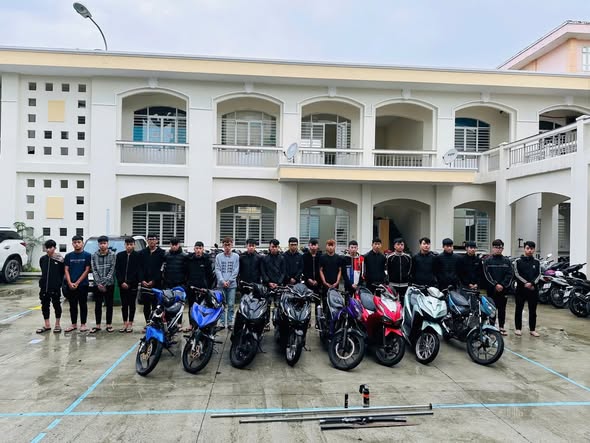 Hơn 20 thanh thiếu niên mang hung khí náo loạn Đà Nẵng lúc nửa đêm, 6 người bị tạm giam- Ảnh 1.