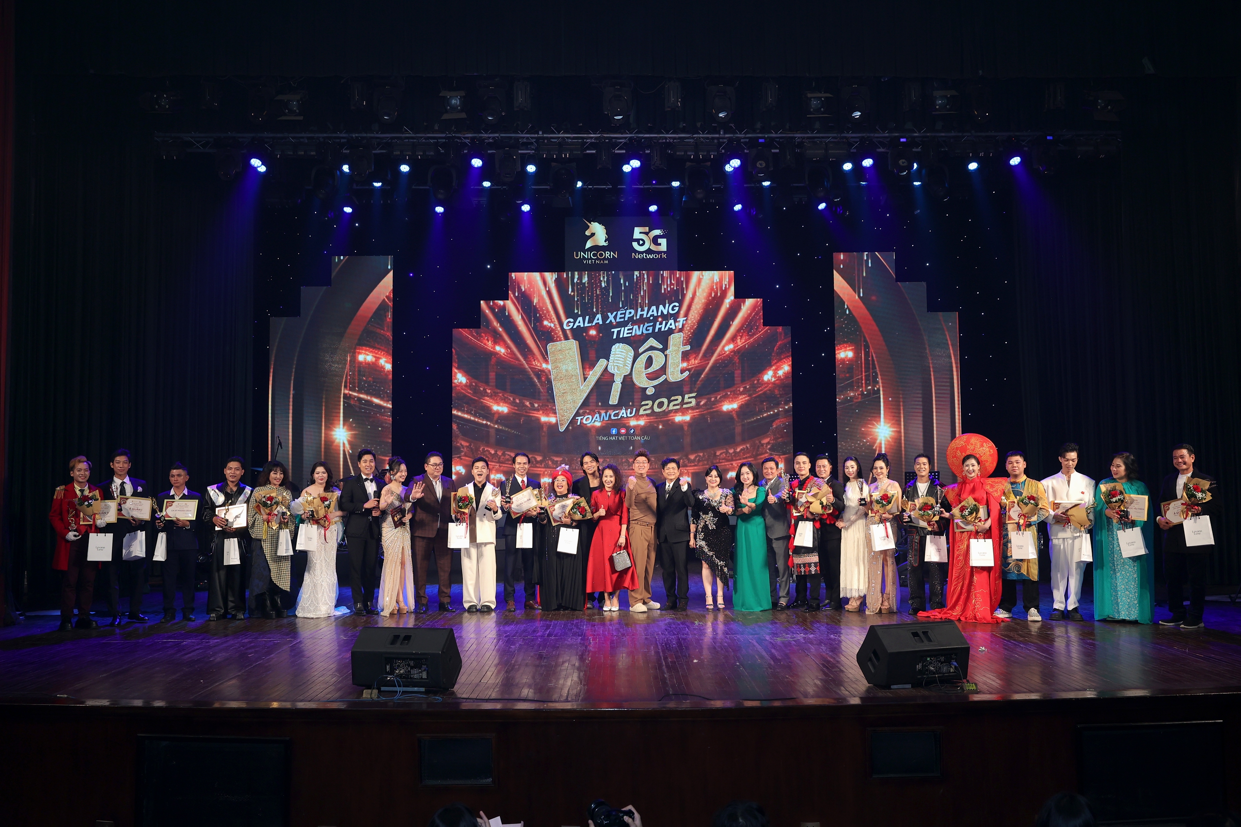 Gala Xếp hạng Tiếng hát Việt toàn cầu 2025: Đêm nhạc mãn nhãn, khép lại hành trình tìm kiếm tài năng âm nhạc Việt - Ảnh 7.