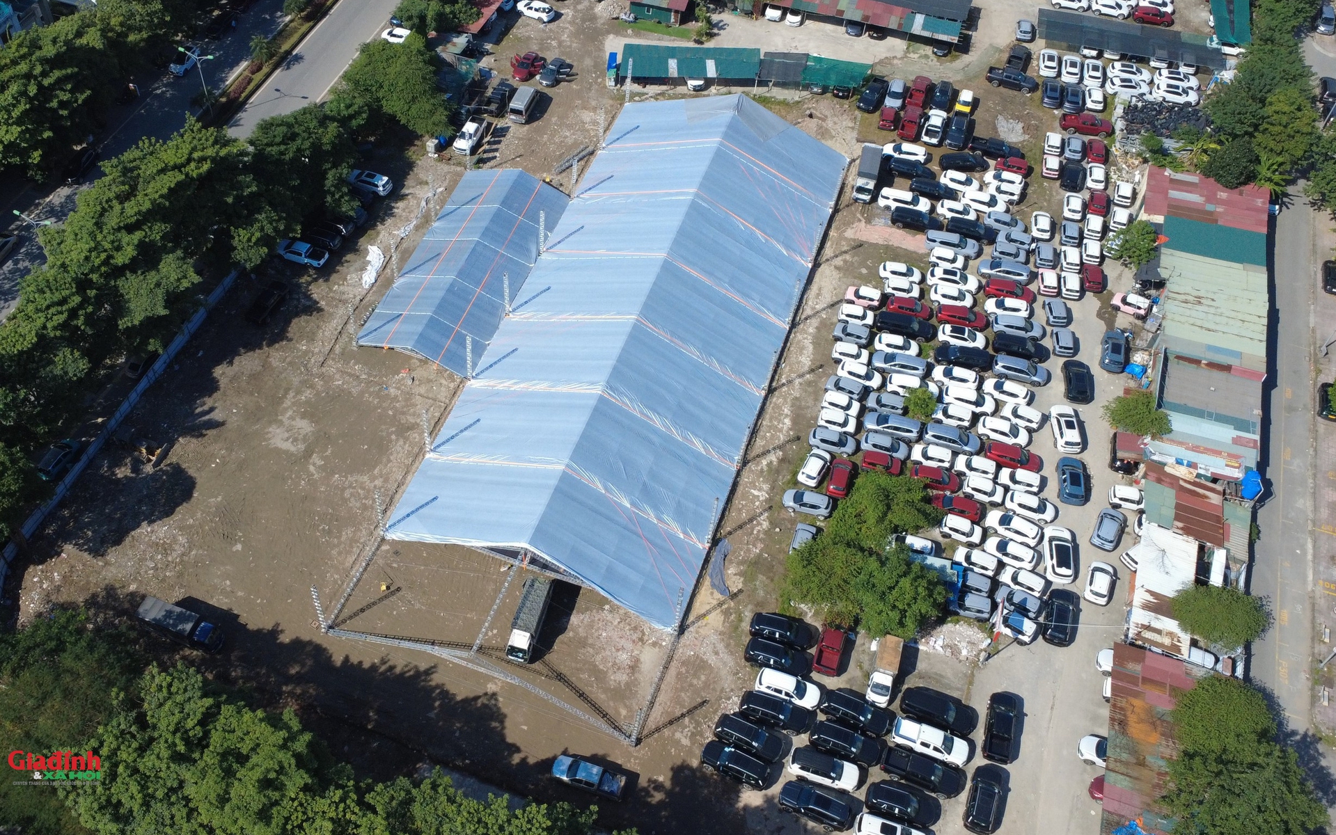 Hà Nội: Khu đất quy hoạch trường học ngang nhiên bị "xẻ thịt" làm bãi xe khổng lồ, dựng công trình trái phép