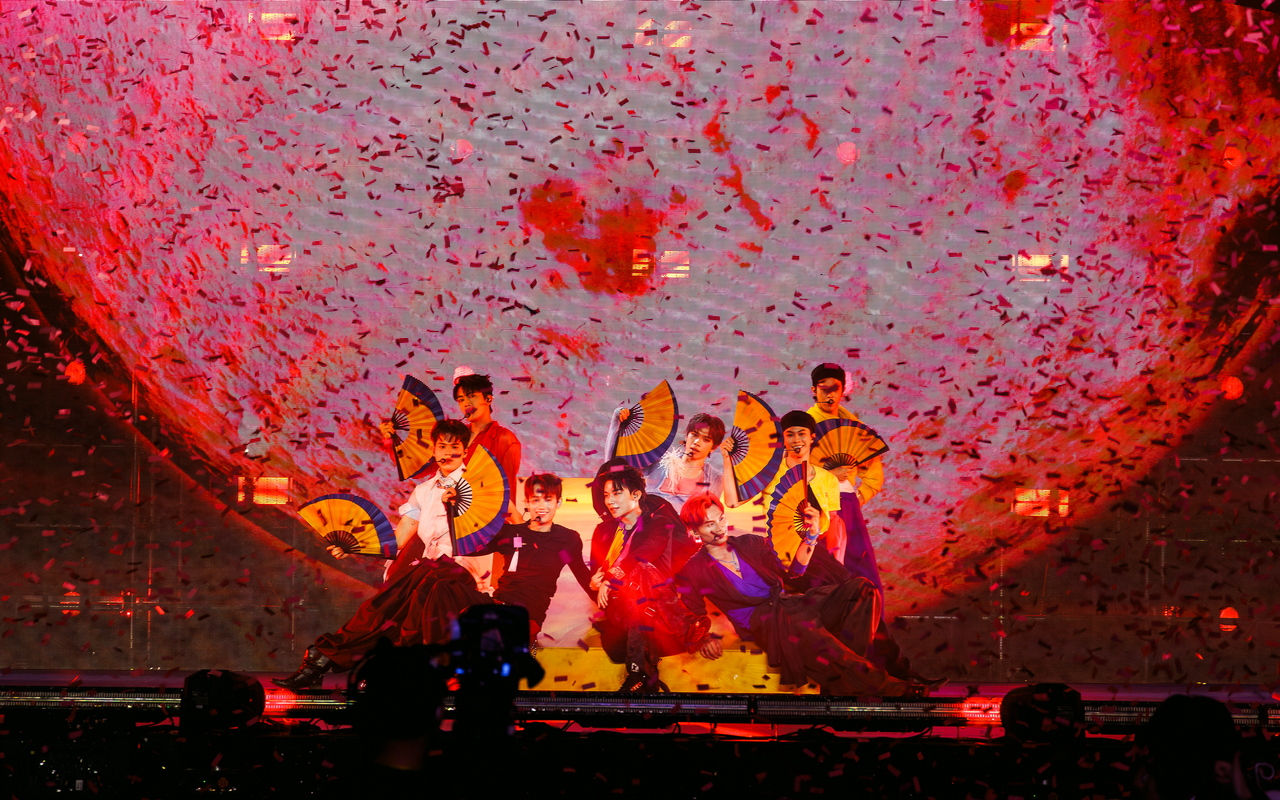 SOOBIN bật khóc khi thành viên đầu tiên bị loại khỏi 'Tân binh toàn năng' - Ảnh 1.