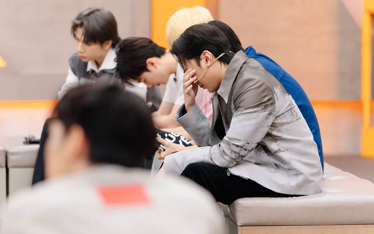 SOOBIN bật khóc khi thành viên đầu tiên bị loại khỏi 'Tân binh toàn năng' - Ảnh 3. SOOBIN bật khóc khi thành viên đầu tiên bị loại khỏi 'Tân binh toàn năng' - Ảnh 3.