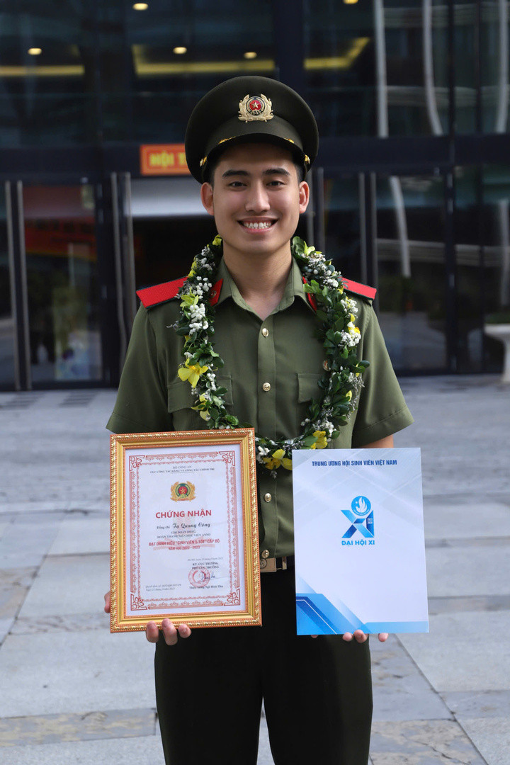 Chân dung thủ khoa Học viện An ninh Nhân dân 23 tuổi - Ảnh 1.