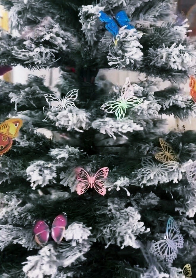 MC Thanh Vân Hugo trang trí cây thông Noel độc đáo trong biệt thự 200m2 - Ảnh 6.