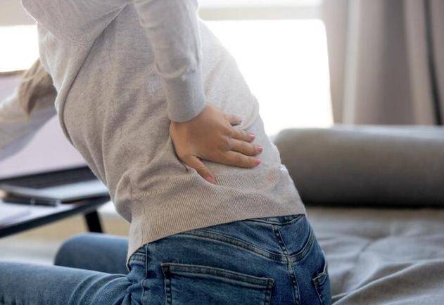 Sau 50 tuổi bỗng đau khắp người: Đừng vội đổ cho &quot;tuổi già&quot;, bác sĩ chỉ ra 5 nguyên nhân đáng lo mà nhiều người bỏ qua - Ảnh 3.