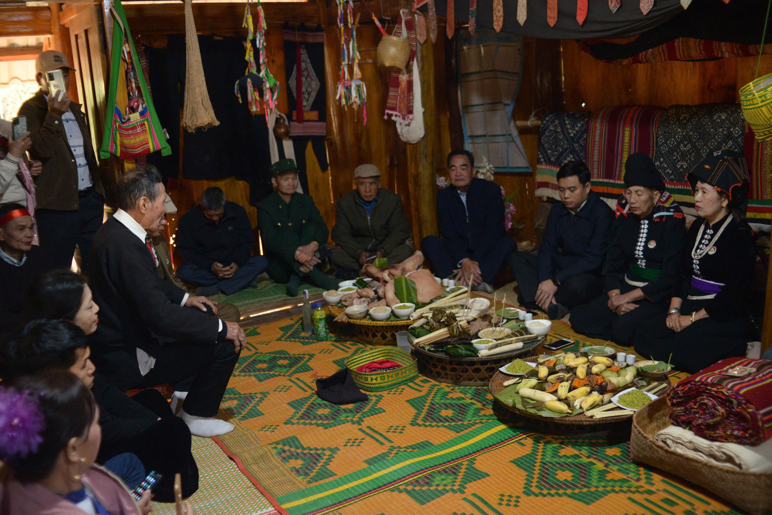 Về Yên Châu - Sơn La vui mùa Lễ hội cơm mới - Ảnh 1.