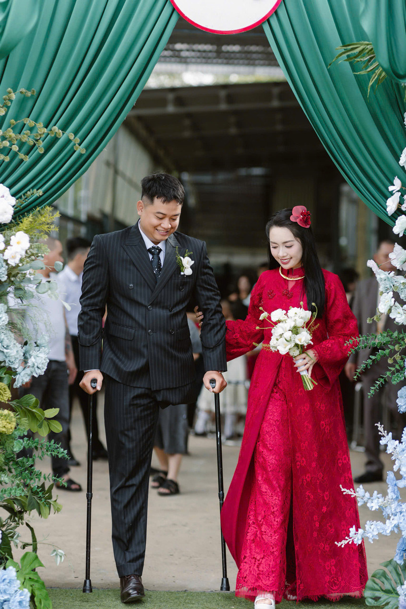 Chuyện cảm động sau khoảnh khắc chú rể 1 chân ở Lâm Đồng rạng rỡ đi đón dâu - Ảnh 3.