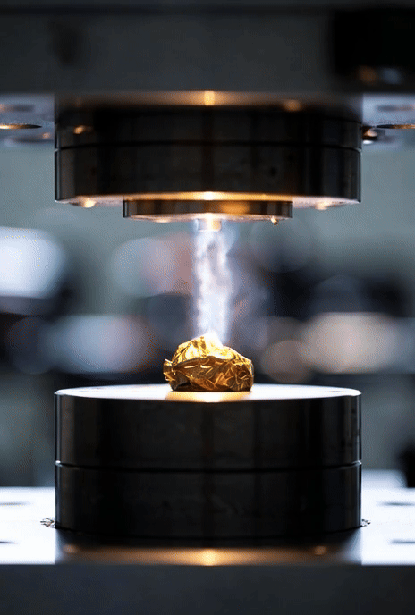 "Nghiền n&aacute;t" v&agrave;ng dưới &aacute;p suất gấp 10 triệu lần Tr&aacute;i Đất, nh&agrave; khoa học kinh ngạc với "thứ chưa từng thấy" - Ảnh 1.