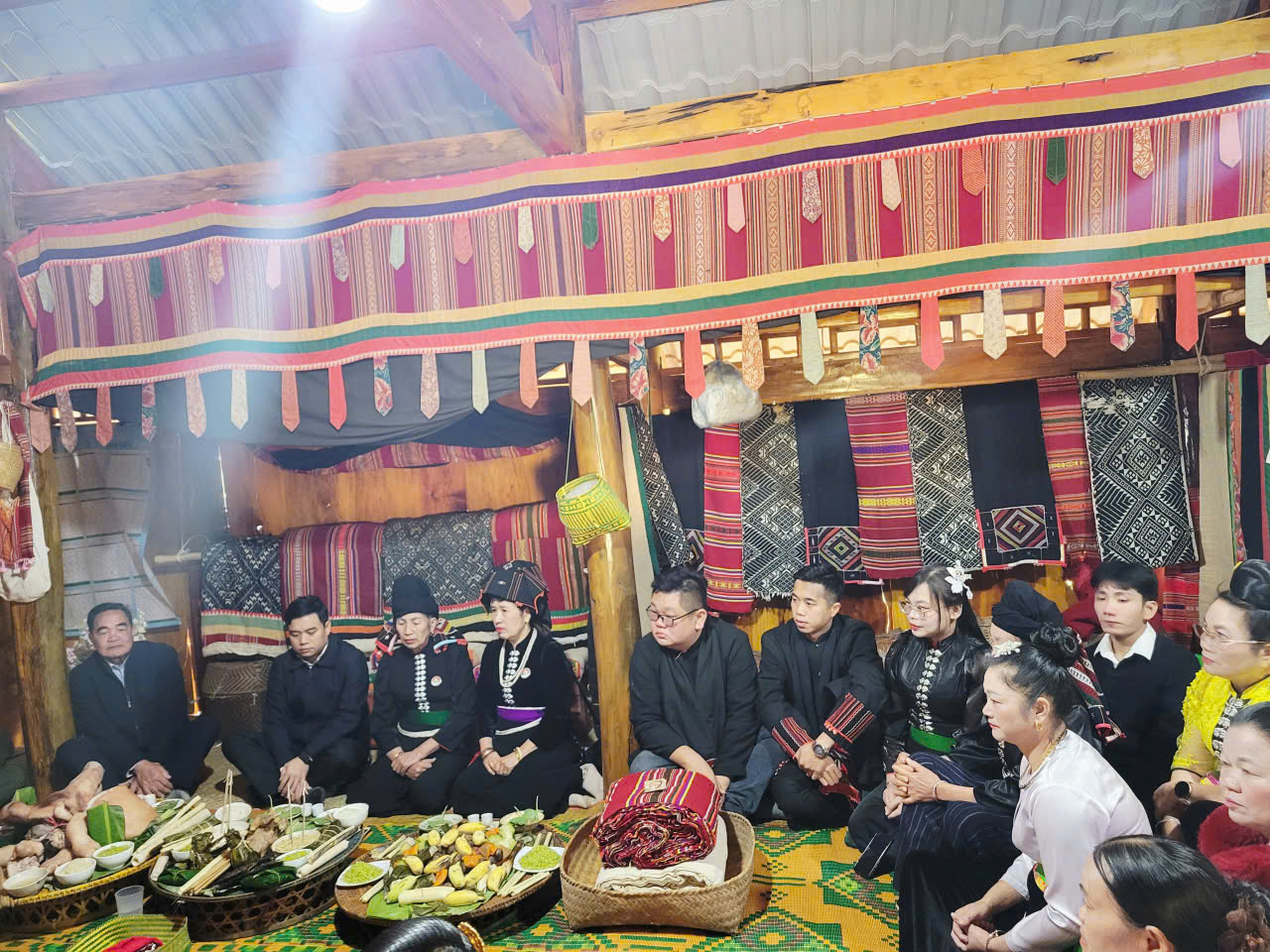 Về Yên Châu - Sơn La vui mùa Lễ hội cơm mới - Ảnh 2.