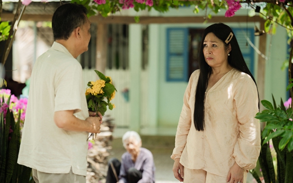 NSND Hồng Vân thành bà mối bất đắc dĩ, bê cả tính cách thật ngoài đời lên phim