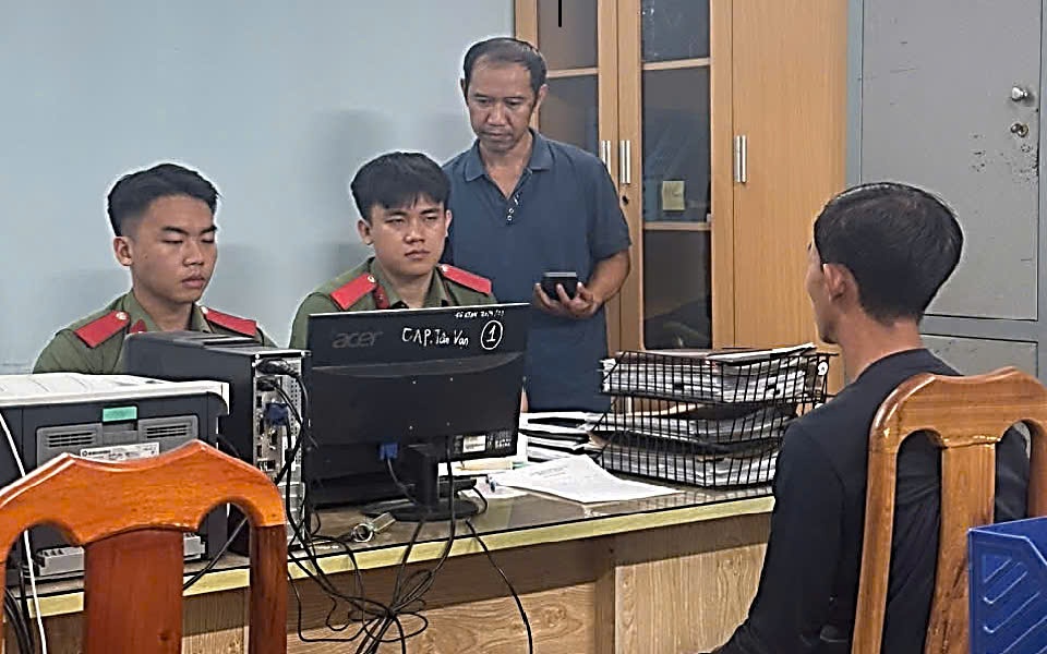 Bão số 15 gặp không khí lạnh có thể khiến thời tiết diễn biến khó lường - Ảnh 6. Bão số 15 gặp không khí lạnh có thể khiến thời tiết diễn biến khó lường - Ảnh 6.