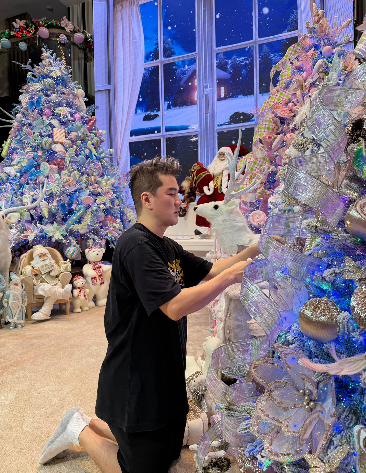 Đàm Vĩnh Hưng trang trí Giáng sinh tại biệt thự triệu đô lần cuối - Ảnh 1.