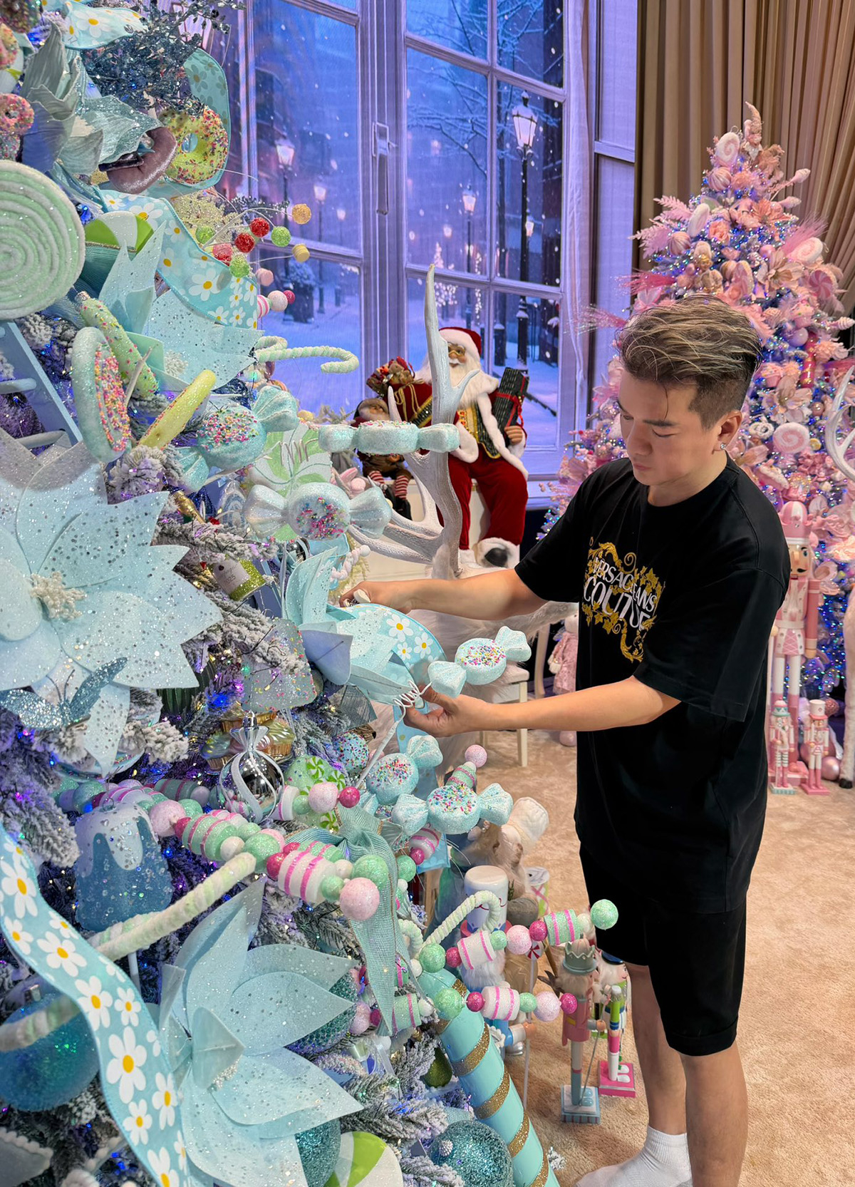 Đàm Vĩnh Hưng trang trí Giáng sinh tại biệt thự triệu đô lần cuối - Ảnh 3.