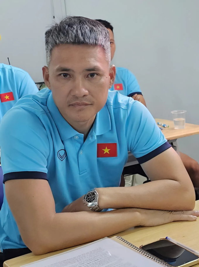 Công Vinh gây chú ý với diện mạo tuổi 40 - Ảnh 1.