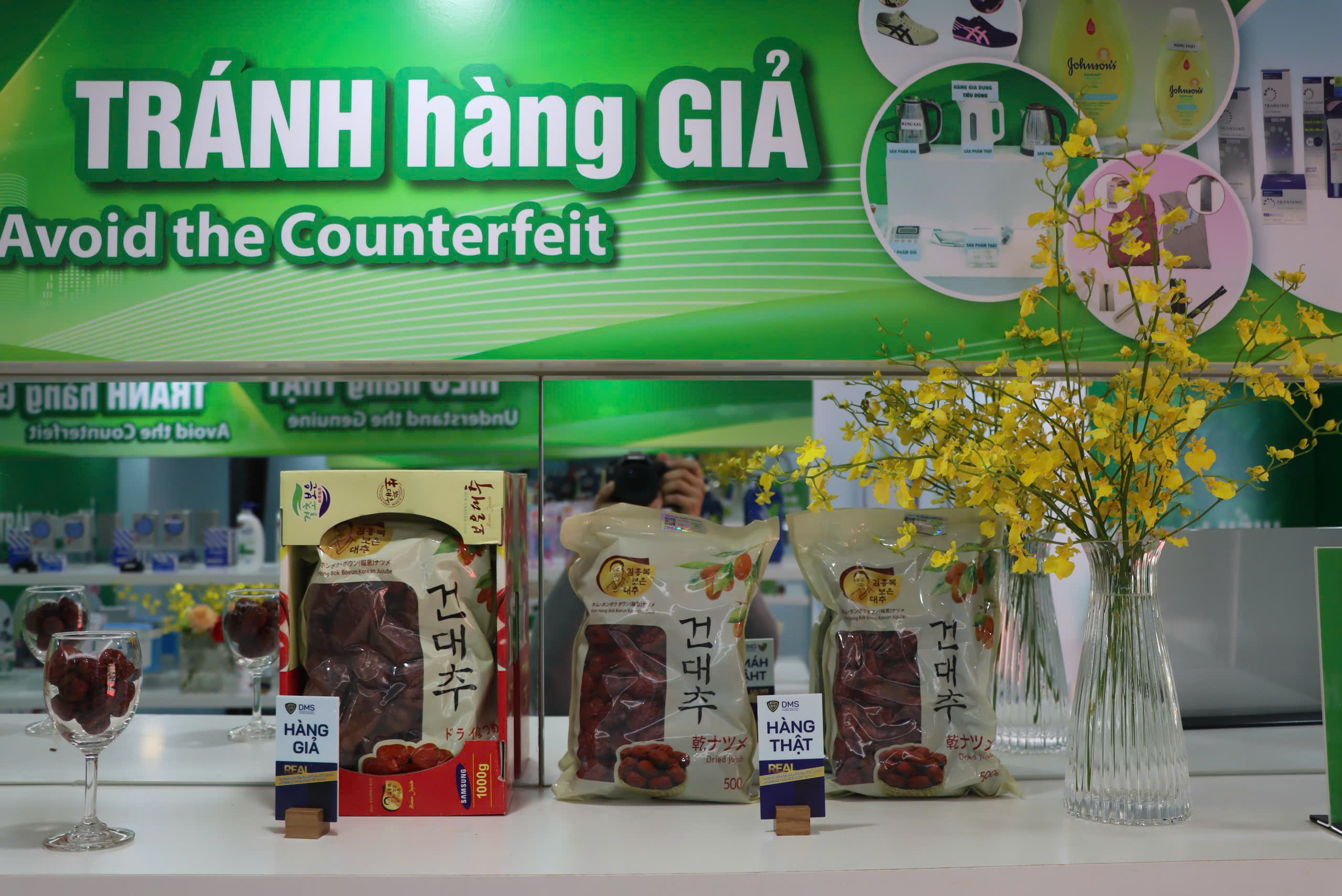 Táo đỏ bán tràn lan nhiều mức giá, chỉ một điểm phân biệt hàng giả – thật nhập khẩu chính ngạch- Ảnh 2. Táo đỏ bán tràn lan nhiều mức giá, chỉ một điểm phân biệt hàng giả – thật nhập khẩu chính ngạch- Ảnh 2.