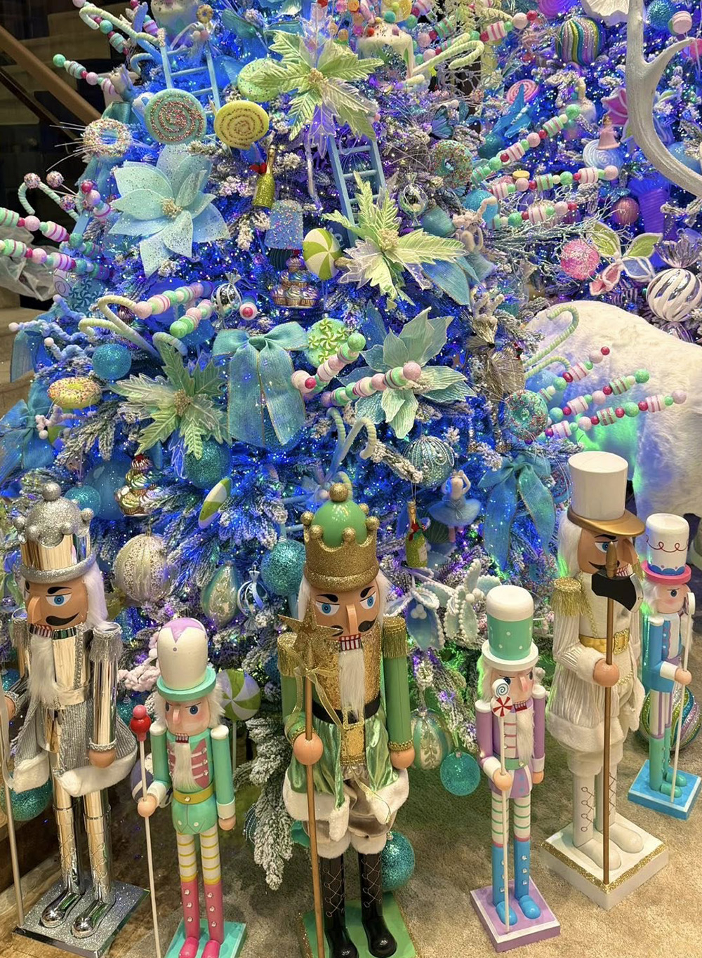 Đàm Vĩnh Hưng trang trí Giáng sinh tại biệt thự triệu đô lần cuối - Ảnh 4.