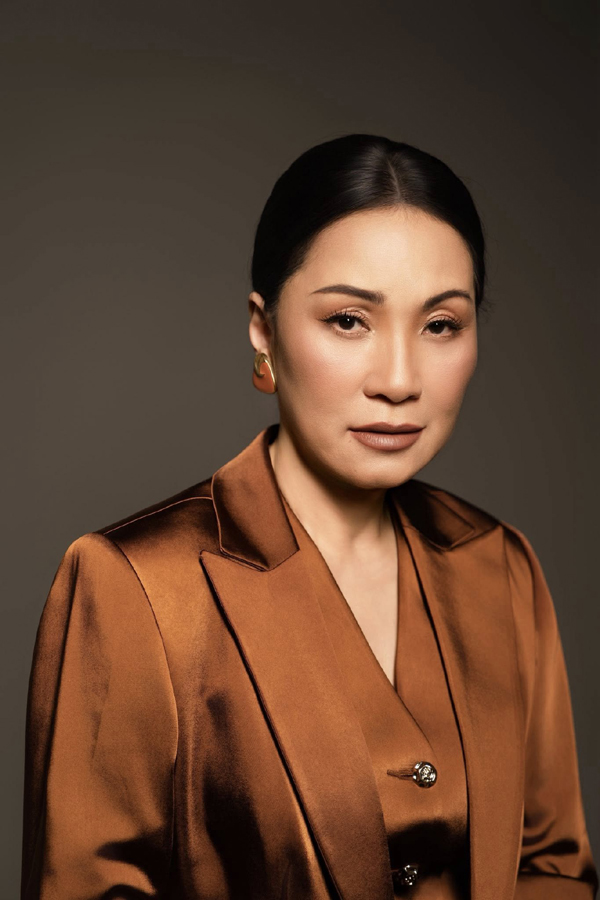 Hồng Đào tuổi 64 giành giải thưởng lớn ở LHP Việt Nam, tận hưởng cuộc sống 'không phụ thuộc ai' - Ảnh 2.