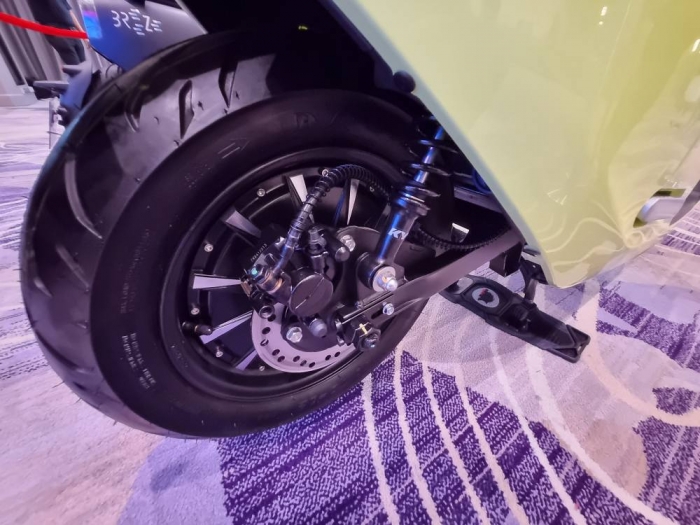 Xe máy điện giá 34,5 triệu đồng pin khỏe, sở hữu khóa thông minh, động cơ chống nước đẹp hơn SH Mode, rẻ ngang Vision- Ảnh 7. Xe máy điện giá 34,5 triệu đồng pin khỏe, sở hữu khóa thông minh, động cơ chống nước đẹp hơn SH Mode, rẻ ngang Vision- Ảnh 7.