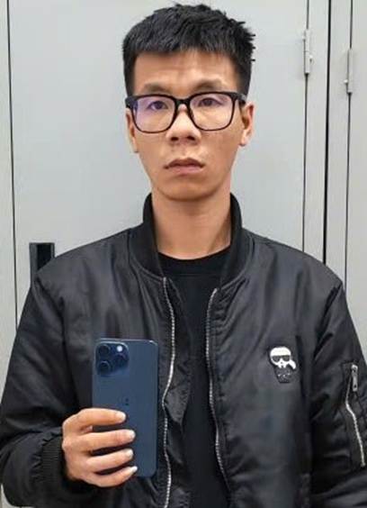 Chiếm đoạt iPhone 15 Promax của khách lái xe ôm bị tạm giữ hình sự - Ảnh 1.