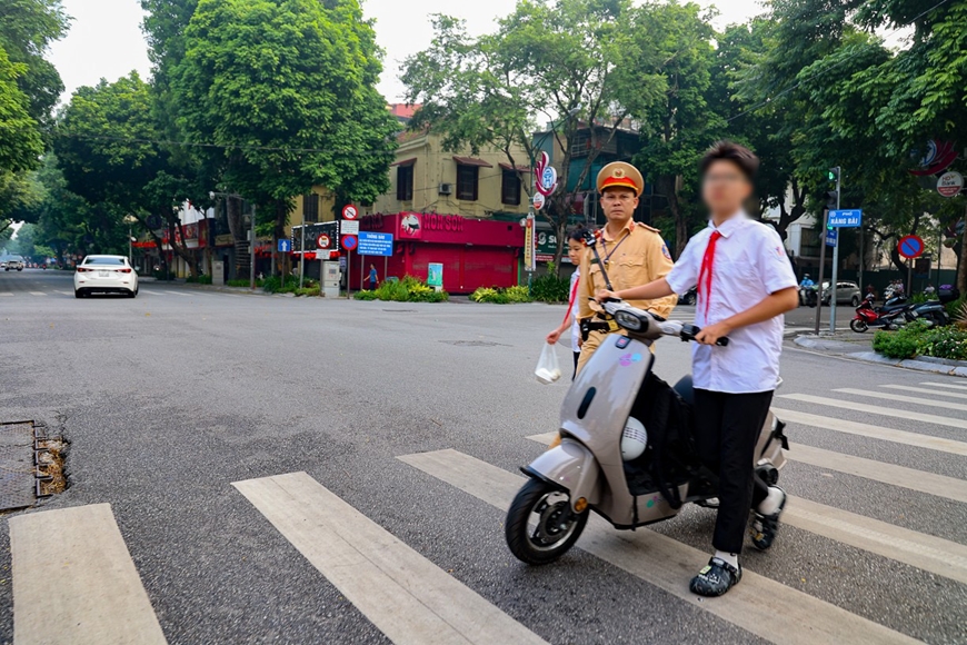 Hà Nội: Hơn 3.000 học sinh vi phạm an toàn giao thông được gửi đến Sở Giáo dục và Đào tạo - Ảnh 1.