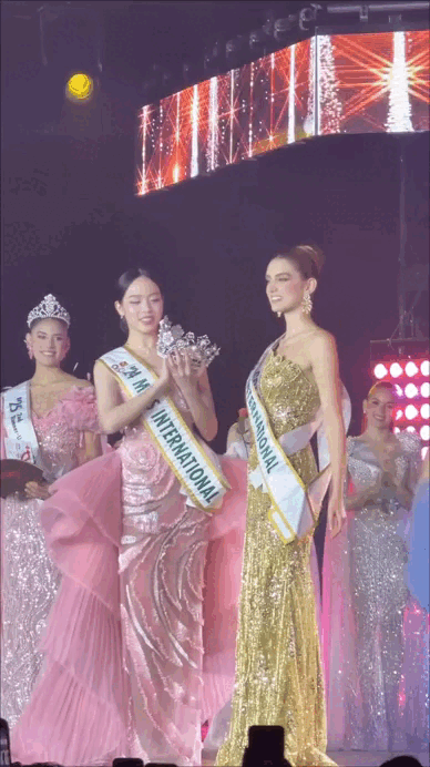Ứng xử giúp người đẹp Colombia giành vương miện Miss International 2025 - Ảnh 1.