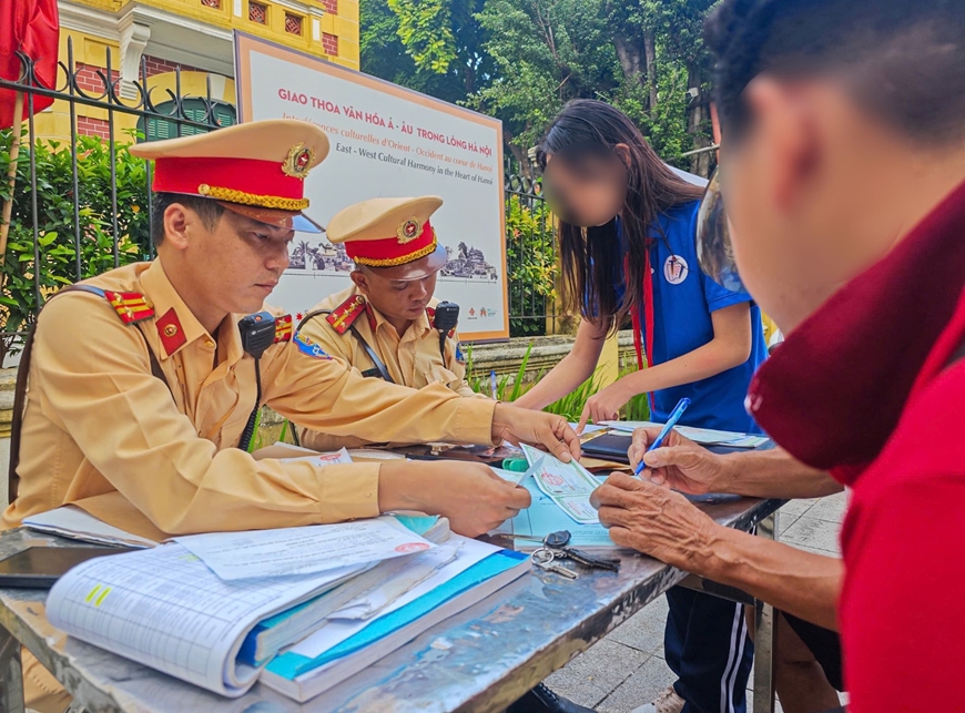 Hà Nội: Hơn 3.000 học sinh vi phạm an toàn giao thông được gửi đến Sở Giáo dục và Đào tạo - Ảnh 3.