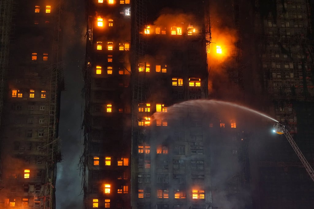 Toàn cảnh vụ cháy thảm họa nhất 3 thập kỷ ở Hong Kong: Số người tử vong chạm mốc 36, 10 tiếng cả thành phố vật lộn trong kinh hoàng- Ảnh 6.