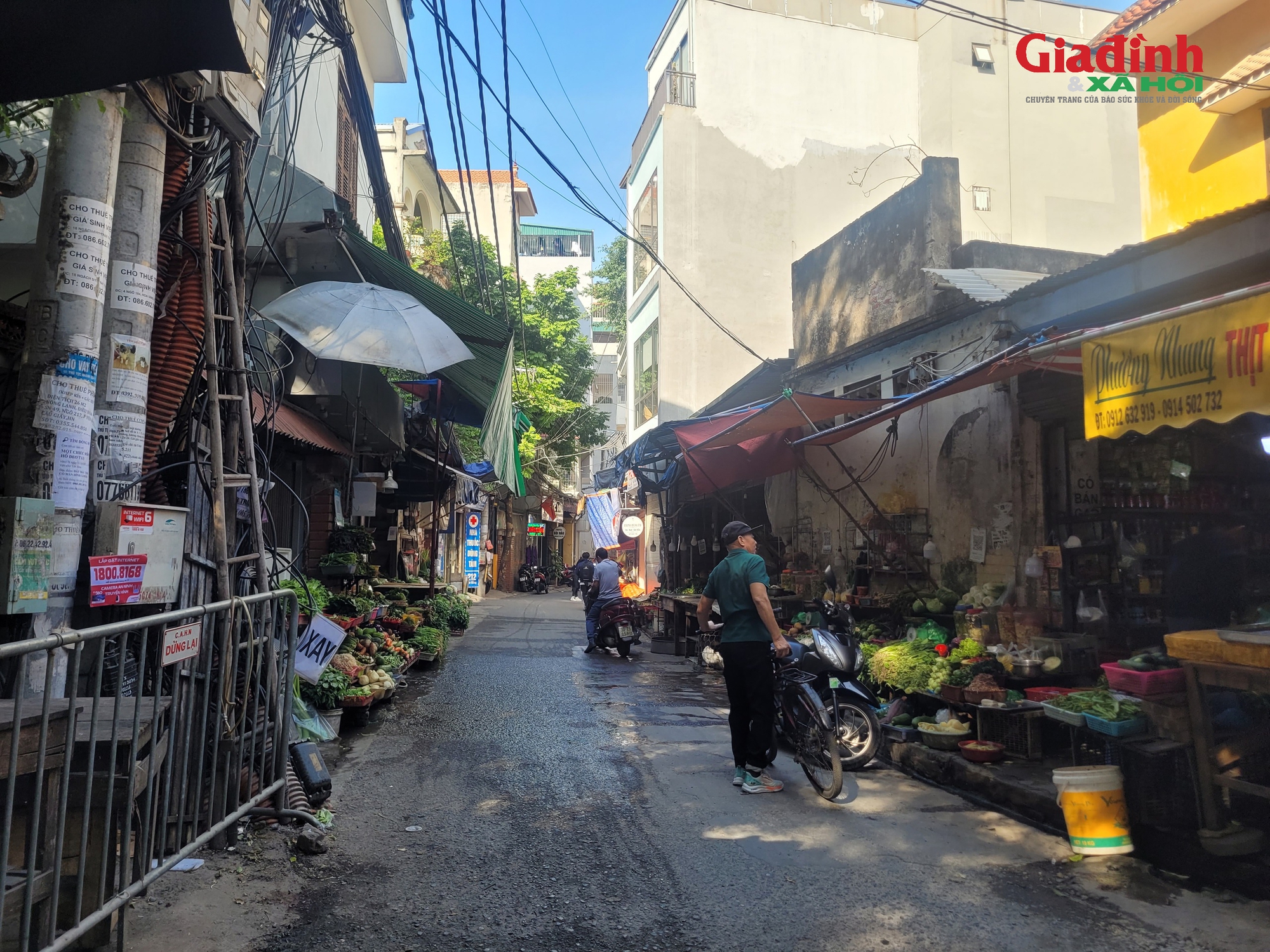 Bài toán xóa chợ cóc chợ tạm tại ngã ba Hoa Bằng - Yên hòa , Hà Nội - Ảnh 2.