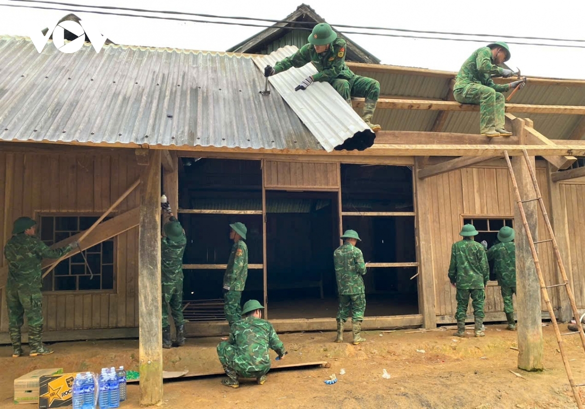 Đà Nẵng triển khai ứng phó bão số 15 và nguy cơ sạt lở sau mưa lũ kéo dài - Ảnh 2.