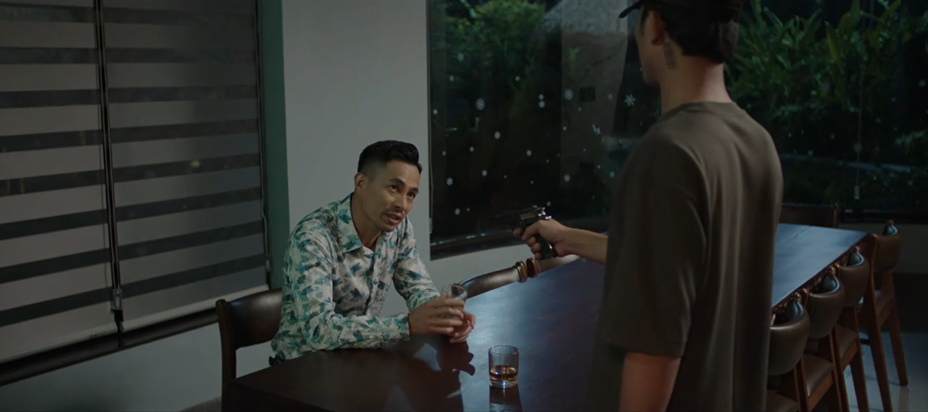 Viên tìm cách trốn ra nước ngoài, Vinh tống tiền doanh nghiệp - Ảnh 1.