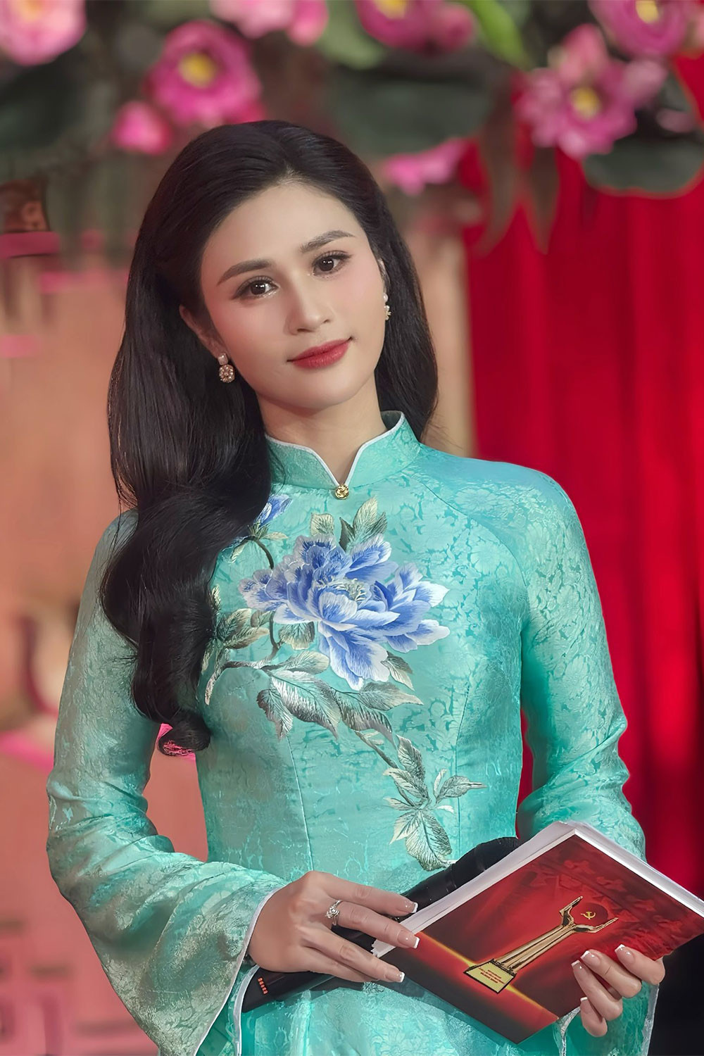 3 MC VTV tên Trang: Người yêu cầu thủ nổi tiếng, người dẫn thời sự cả nước biết - Ảnh 4.