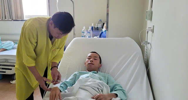 Trao tiền bạn đọc hỗ trợ hoàn cảnh khó khăn ở Hà Tĩnh - Ảnh 1.