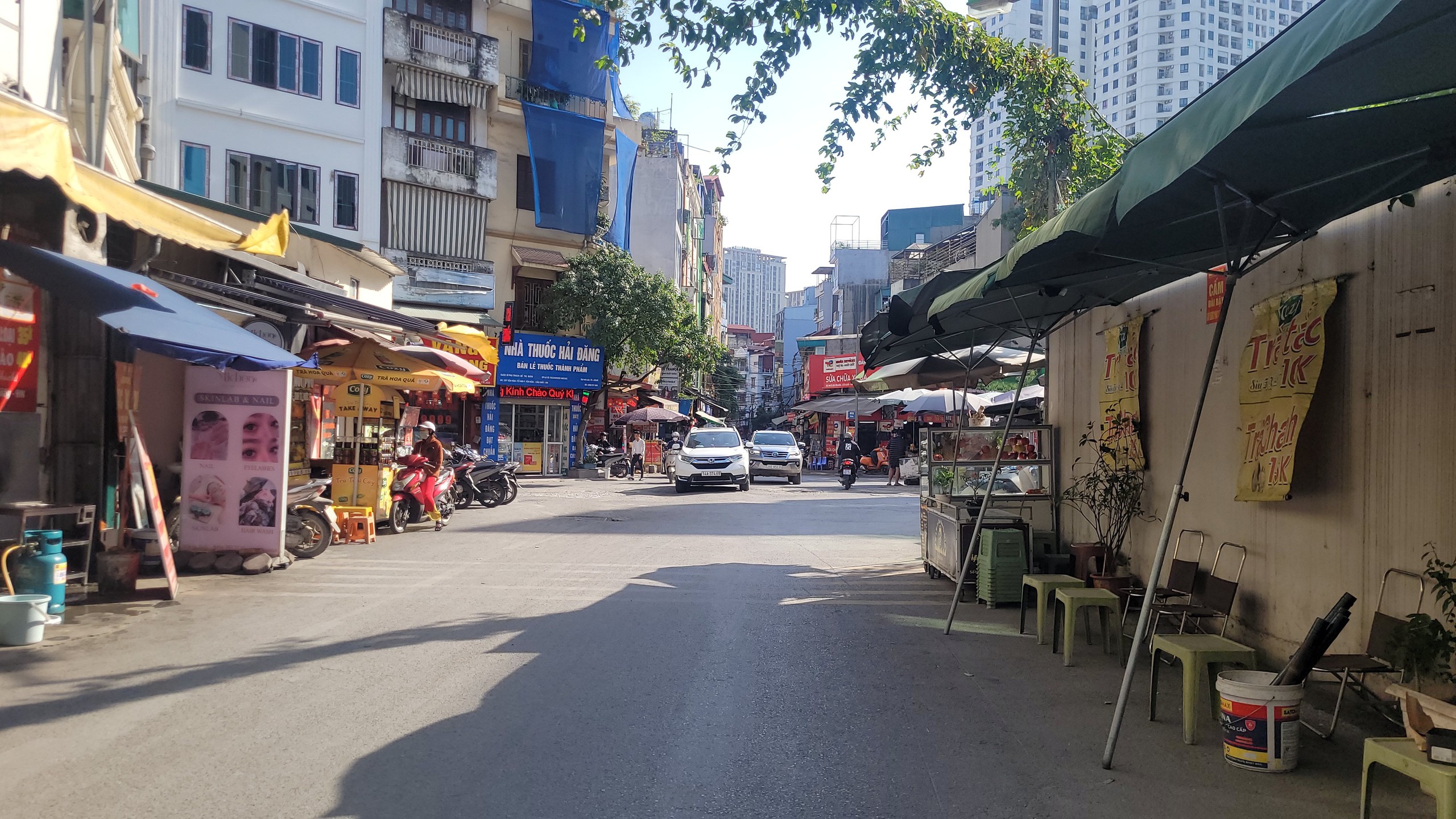 Hà Nội quyết liệt bảo vệ người tiêu dùng và xóa chợ tạm tại ngã tư yên hòa - Ảnh 3. Hà Nội quyết liệt bảo vệ người tiêu dùng và xóa chợ tạm tại ngã tư yên hòa - Ảnh 3.