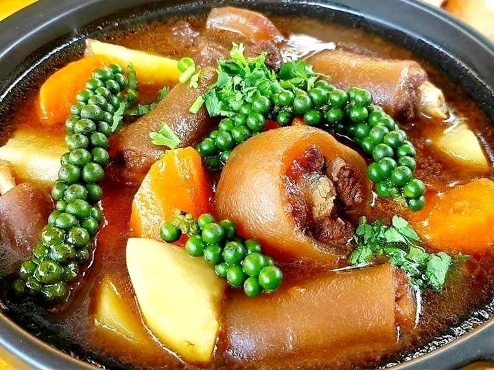 Cách làm món đuôi bò hầm tiêu xanh thơm ngon - Ảnh 1.