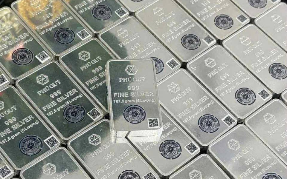 Giá bạc hôm nay 28/11: Thị trường trong nước tiếp tục giữ đà tăng mạnh, giá giao dịch tiệm cận 57 triệu đồng/kg