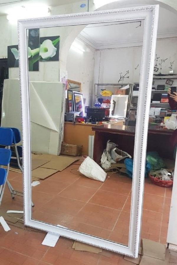 Hướng của gương là hướng nào? Nên đặt gương vị trí nào trong nhà để thu hút tài lộc, tránh xui xẻo - Ảnh 1.