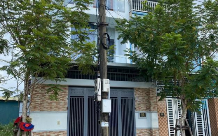 Cách hóa giải phong thủy cột điện trước cửa nhà để cuộc sống được bình an, hạnh phúc