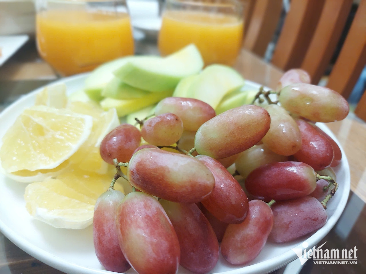 Chỉ ăn rau quả, rất ít đạm, không tinh bột nhưng không thể giảm cân - Ảnh 1.