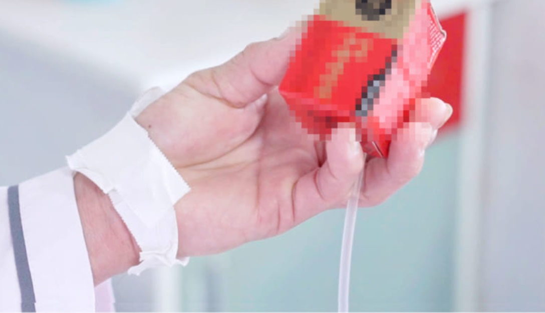 Người phụ nữ 48 tuổi cấp cứu trong đêm sau khi uống thuốc 'ngừa đột quỵ': Bác sĩ chỉ rõ sai lầm nguy hiểm - Ảnh 1.