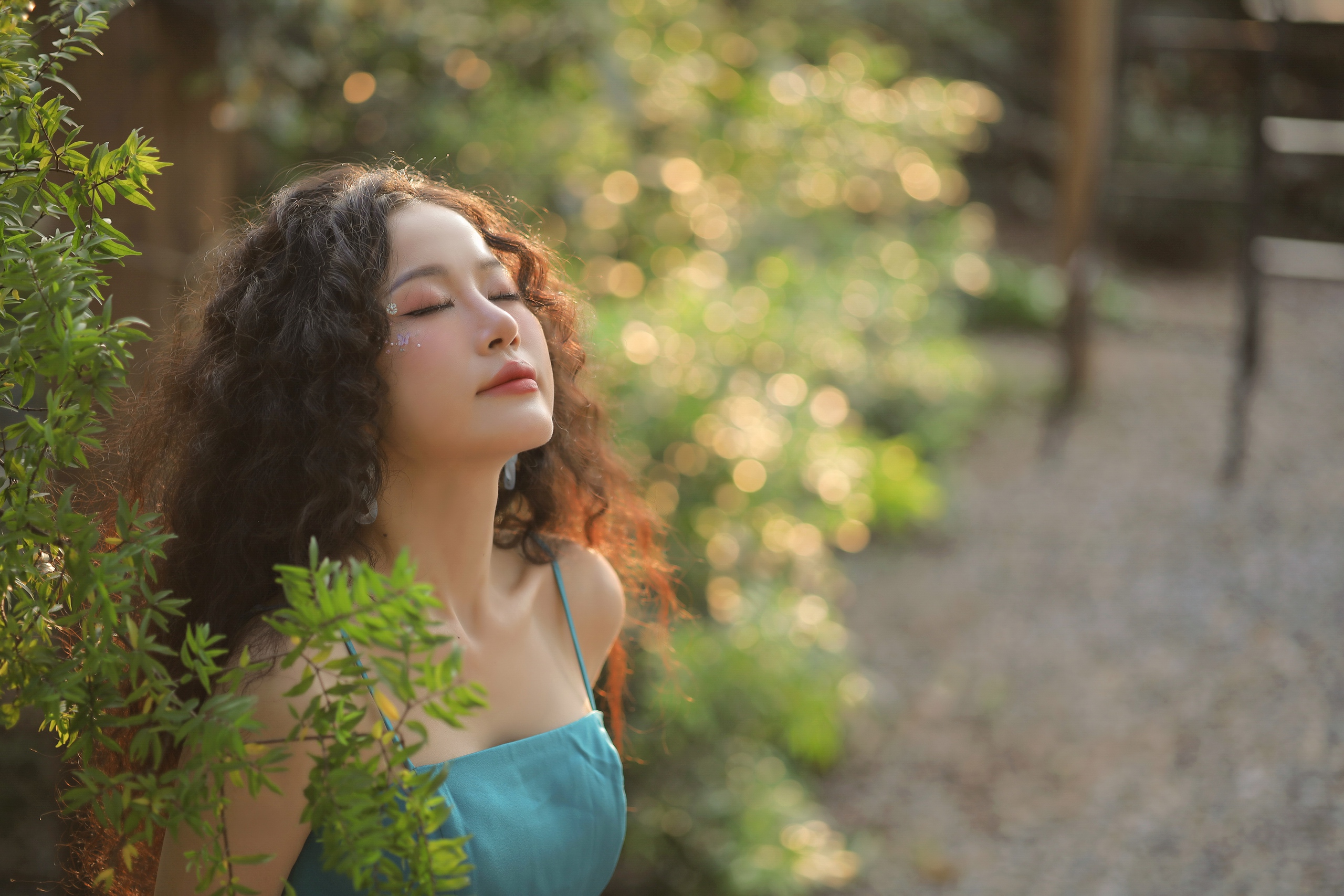 Hà Trịnh – Từ biên kịch của VFC đến ca sĩ hát nhạc tình được yêu thích - Ảnh 3. Hà Trịnh – Từ biên kịch của VFC đến ca sĩ hát nhạc tình được yêu thích - Ảnh 3.