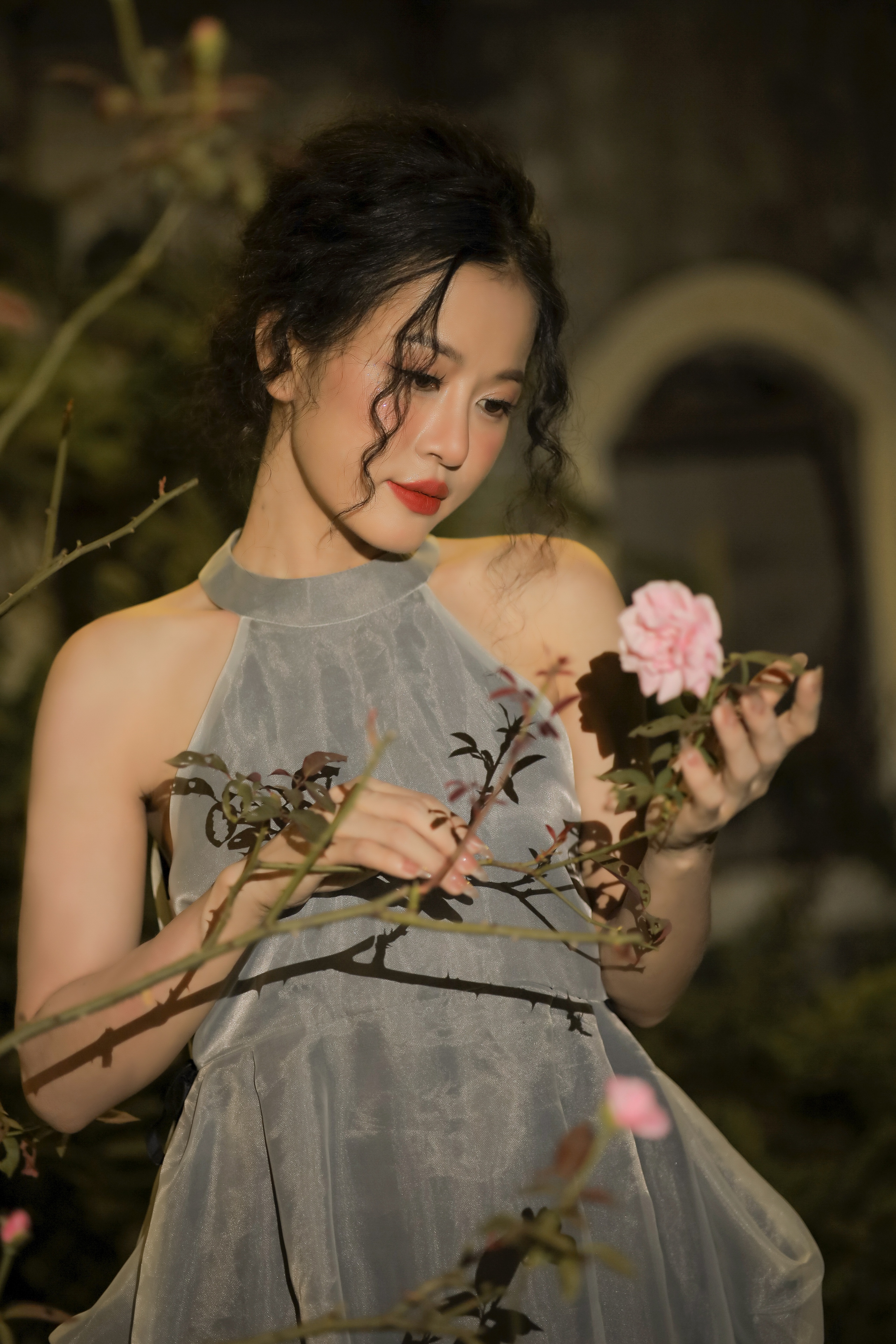 Hà Trịnh – Từ biên kịch của VFC đến ca sĩ hát nhạc tình được yêu thích - Ảnh 1. Hà Trịnh – Từ biên kịch của VFC đến ca sĩ hát nhạc tình được yêu thích - Ảnh 1.