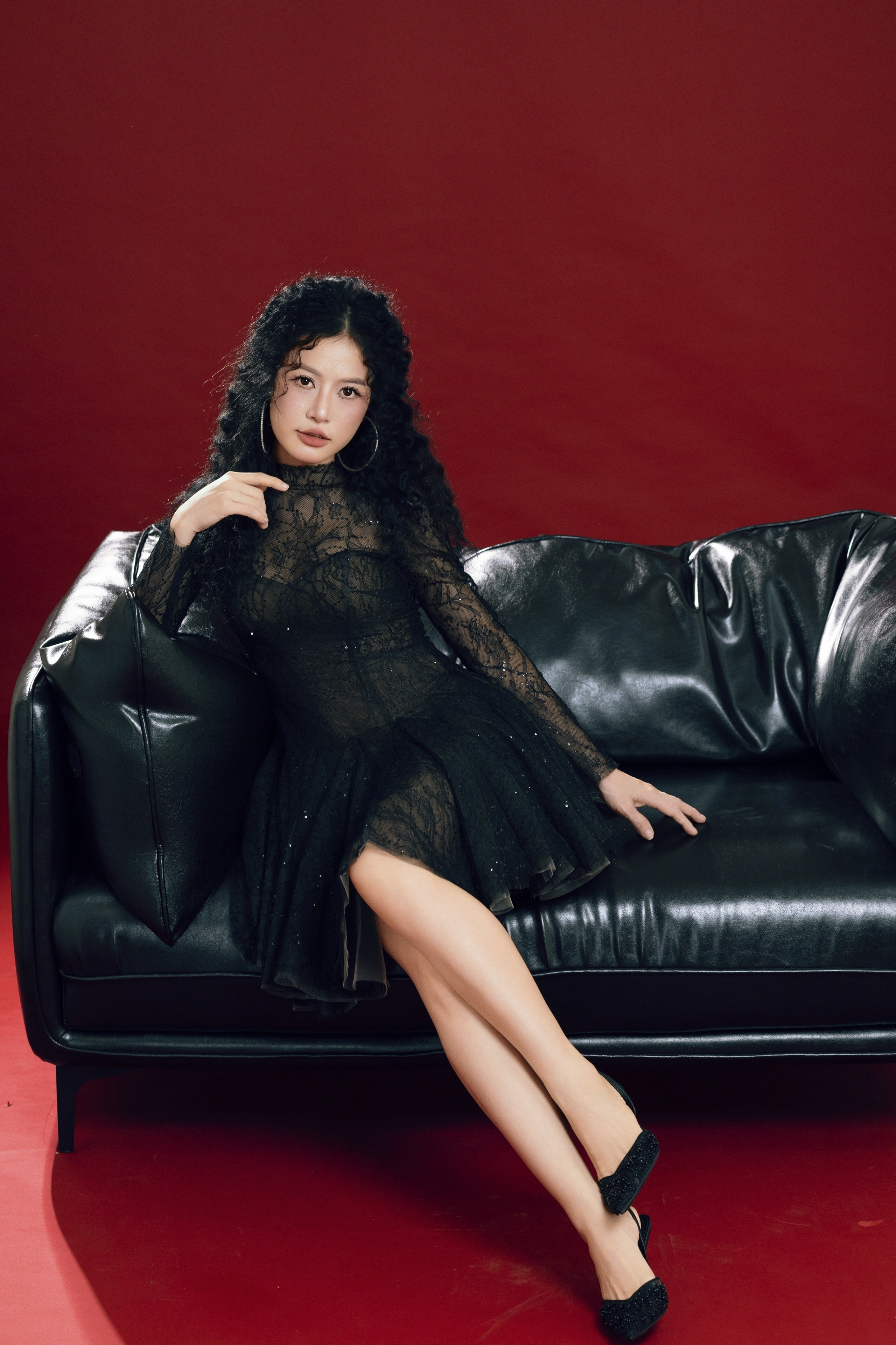 Hà Trịnh – Từ biên kịch của VFC đến ca sĩ hát nhạc tình được yêu thích - Ảnh 2. Hà Trịnh – Từ biên kịch của VFC đến ca sĩ hát nhạc tình được yêu thích - Ảnh 2.