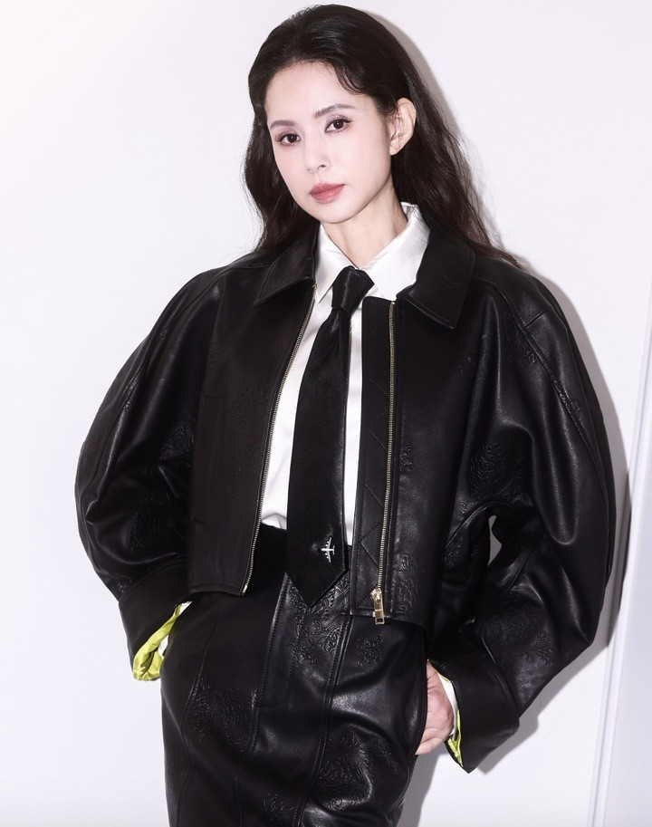 Ngỡ ngàng với sắc vóc ở tuổi 59 của 'Tiểu Long Nữ đẹp nhất màn ảnh' - Ảnh 2.